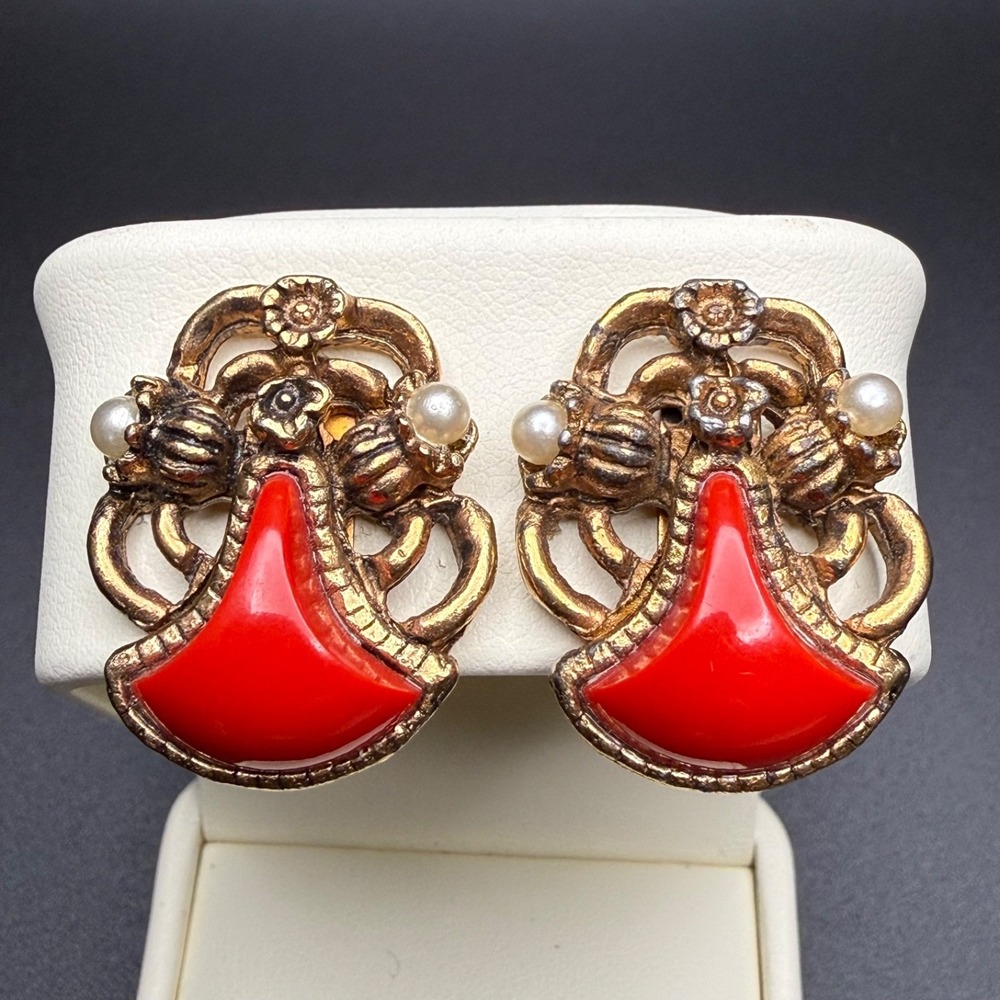 Vintage Gold Tone Red Fan Cabochon & Faux Pearl Clip On Earrings Statement 1"